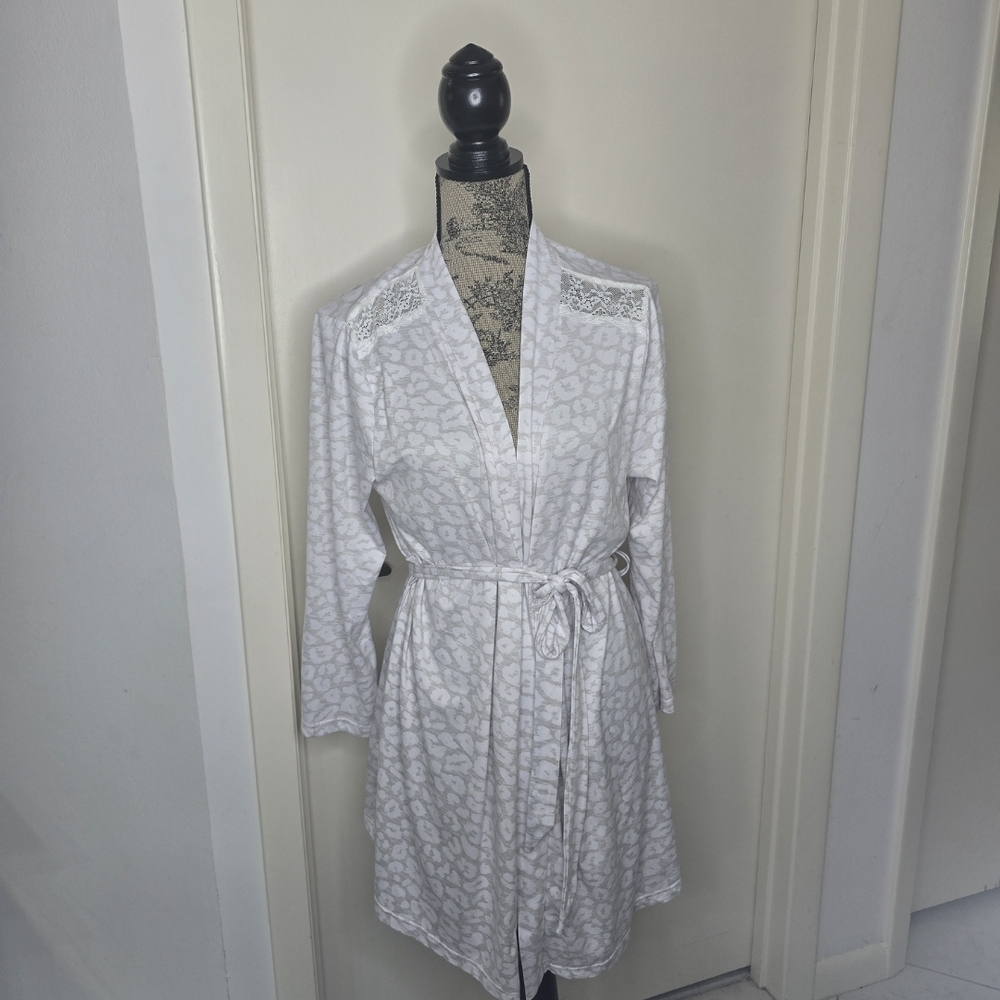 BCBGMaxazria Elegant White & Gray Animal Print Lace Trim Robe Size Large